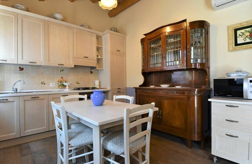 Ariano nel Polesine House | Cosy apartment in villa for 4 people with pool, WIFI, A/C, TV and patio