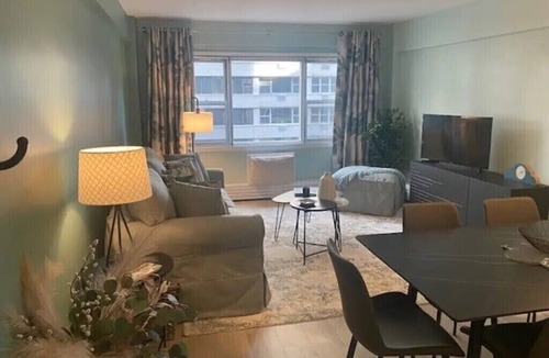 Midtown East Apartment | Cosy Flat with view on East River