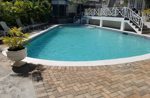 Saint Andrew Apartment | Cosy one bedroom with relaxing pool.