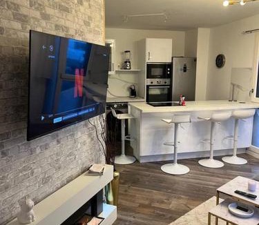 Chevilly-Larue Apartment | Cosy T2 au porte dOrly Rungis au pied du metro ligne 14
