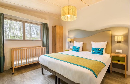 Bailly-Romainvilliers Cottage | Cottage ∙ 2 bedrooms ∙ 4 guests