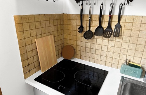 Croulebarbe Apartment | Cozy Artist’s Loft, Close to Public Transport