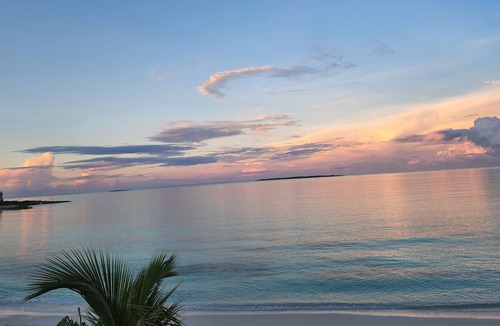 Tar Bay Villa | Cozy Beachfront Cottage