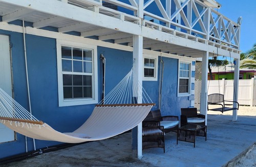Tar Bay Villa | Cozy Beachfront Cottage