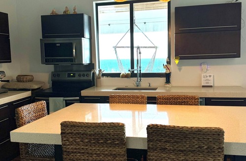 Rainbow Bay House | Cozy Cottage with Beautiful Ocean Views