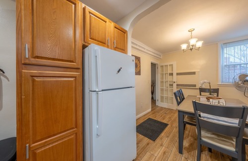 East Flatbush Apartment | Cozy Delightful 2-bedroom apartment with AC in Brooklyn