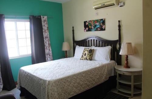 Kingston Apartment | Cozy Deluxe 2BR Kensington New Kingston