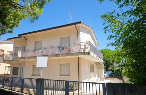 Lignano Sabbiadoro Apartment | Cozy first-floor retreat near the sea
