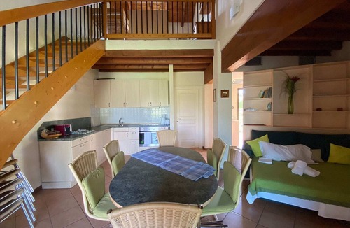 San Benedetto di Lugana Apartment | Cozy Garden Flat by Lake