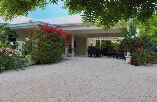 Grace Bay Apartment | Cozy Island Studio - 5 Min Drive to Grace Bay