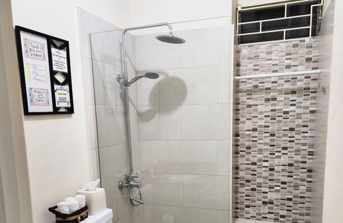 Beverly Hills Apartment | Cozy Kingston Getaway Ideally located