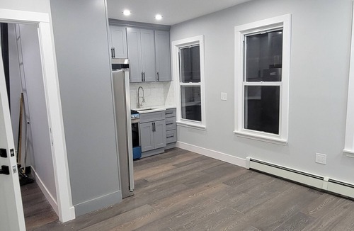East New York House | Cozy Lodging on Logan St. nSuper Close to Transportation n