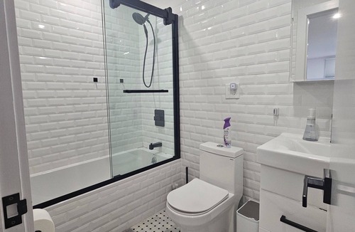 East Harlem Apartment | Cozy newly renovated 2BR/2BA Upper East Side Getaway