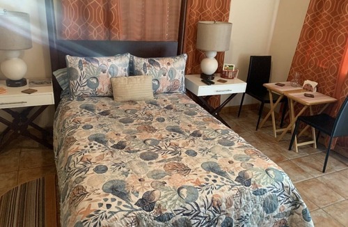 Nassau Apartment | Cozy one bedroom 5 minutes from the beach