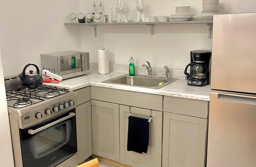 Bushwick Apartment | Cozy Private One-Bedroom Apartment Close to Williamsburg Brooklyn