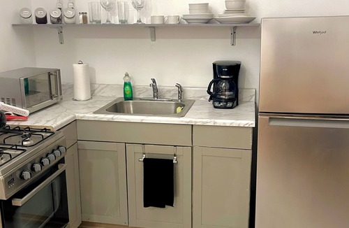 Bushwick Apartment | Cozy Private One-Bedroom Apartment Close to Williamsburg Brooklyn