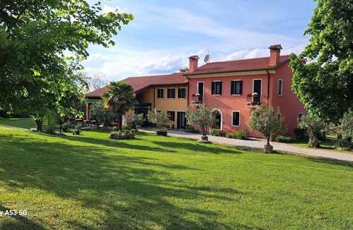 Rovolon House | Cozy rural house in the Euganean Hills with panoramic view and restaurant.