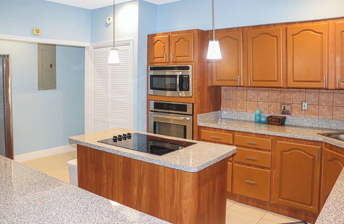 Downtown Apartment | Cozy secluded centrally located 2 bedroom in Freeport with a private pool