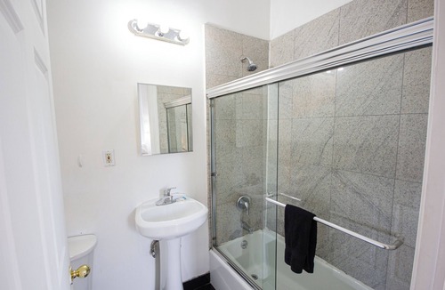 Koreatown Apartment | Cozy STUDIO 3 Full beds in Midtown 1