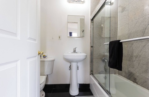 Koreatown Apartment | Cozy STUDIO 3 Full beds in Midtown 1