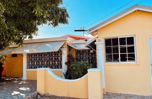 Hellshire House | Cozy Studio - 5 minutes from the beach