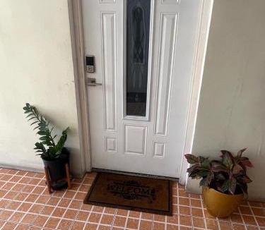 Eden Gardens Apartment | Cozy Stylish Apt New Kingston