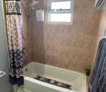 Eden Gardens Apartment | Cozy Stylish Apt New Kingston