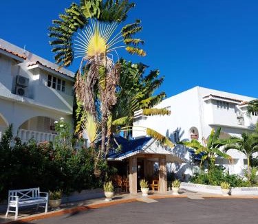 Runaway Bay Apartment | Cozy Villa Escape
