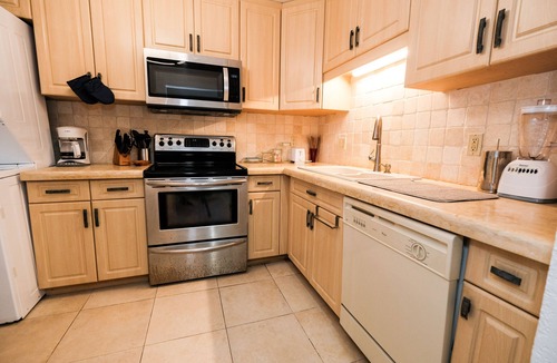 Williams Town Condo | Cute, Clean, Comfortable Beach Retreat