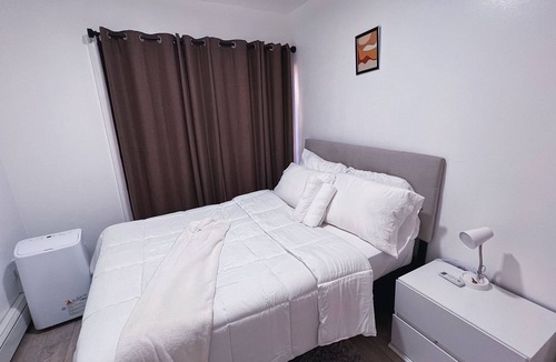 Williamsbridge House | Cute Modern 2 Bedroom in the Bronx