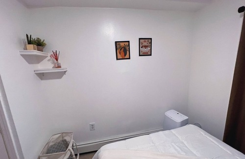 Williamsbridge House | Cute Modern 2 Bedroom in the Bronx