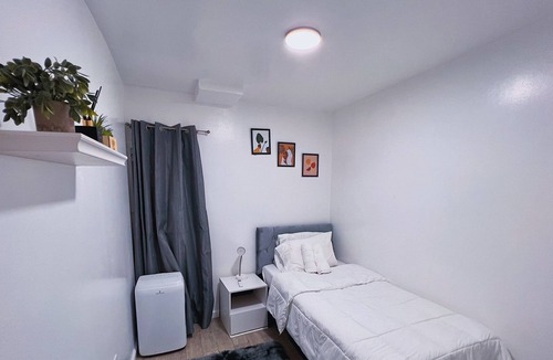 Williamsbridge House | Cute Modern 2 Bedroom in the Bronx