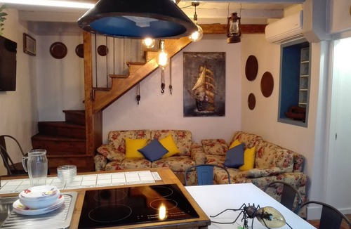 Sulzano Apartment | Dama Apartment - The Captain's House