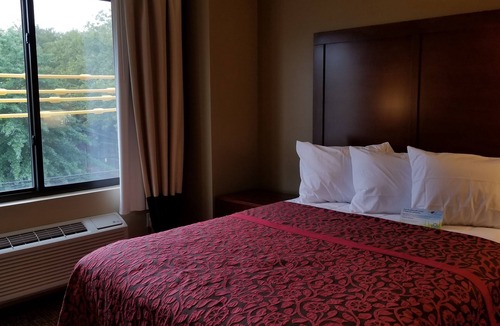 Flatlands Hotel | Days Inn by Wyndham Brooklyn Marine Park