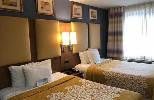Brooklyn Hotel | Days Inn by Wyndham Brooklyn