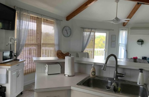 Calvin Hill House | DéJa Vu Central Location, Steps from Beach, Close To All