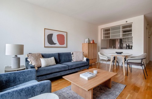 Chelsea Apartment | Delightful Chelsea 1BR w/Gym & W/D, nr Art & Theater, by Blueground