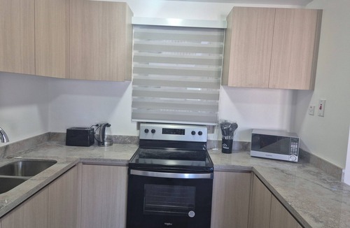 Kingston Apartment | Deluxe one Bedroom Apartment in Kingston. Close to the National Stadium, n