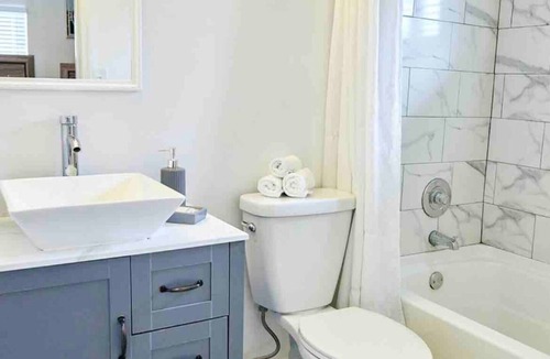 Bahama Reef House | Delva’s Place- Gated 2 Bedroom Pet Friendly