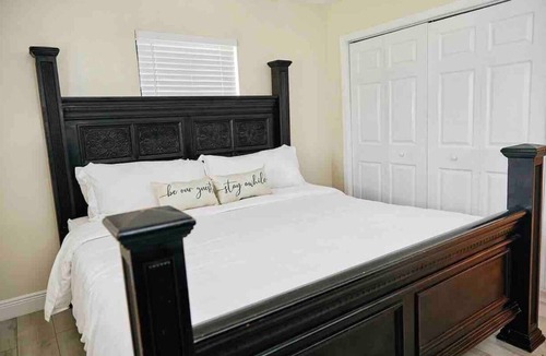 Bahama Reef House | Delva’s Place- Gated 2 Bedroom Pet Friendly