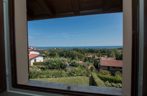 Soiano del Lago Ski Chalet | Detached house with stunning lake view and private garden