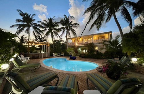 Jimmy Hill House | DILLYCRAB BEACH HOUSE: PICKLEBALL COURT/Pingpong/Pool table/Ocean TREEHOUSE deck