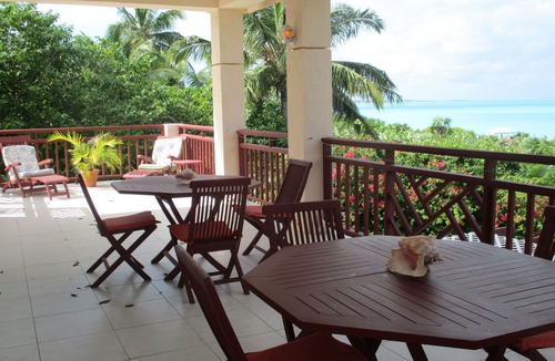 Great Exuma Apartment | DIRECTLY on HOOPERS BAY BEACHFRONT 2 BED/2 BATH APT with STARLINK fast WIFI