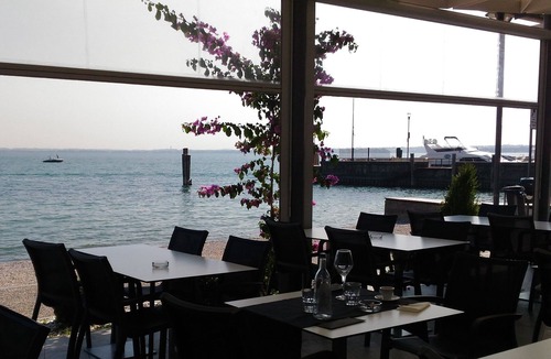 Moniga del Garda Apartment | Direttamente Sulla Spiaggia con Terrazza Vista Lago