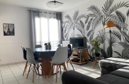 Chessy Apartment | Disney, sunny comfortable 2 bedrooms family apartment, 8 pers, wifi, NETFLIX