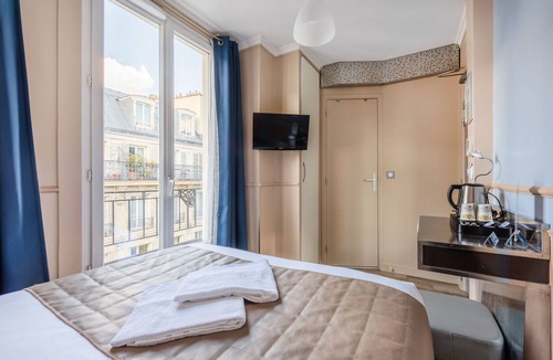 Porte-Saint-Martin Hotel | District République