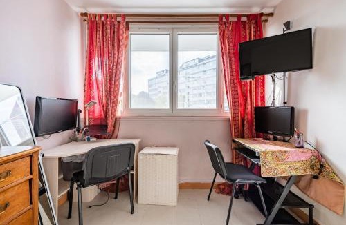Petit-Ivry House | Double bedroom with share bathroom, in Paris area