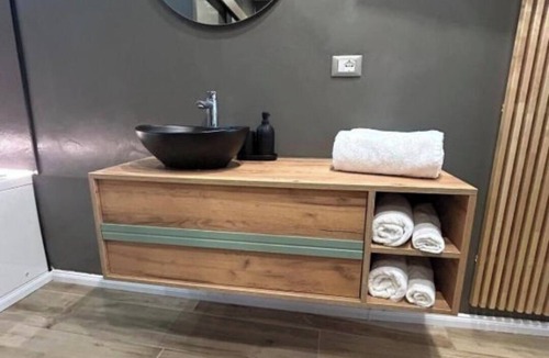 Trento Bed & Breakfast | Double King Suite with Jacuzzi