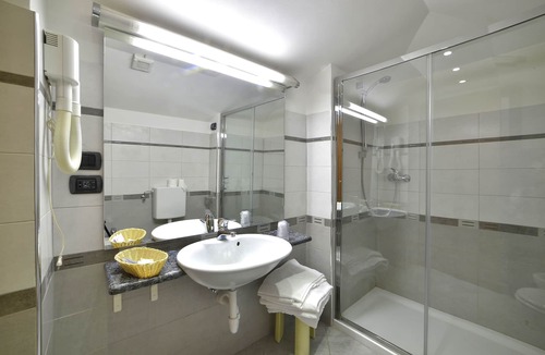 Druento Hotel | Dropiluc