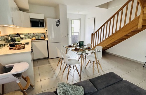 Chessy Apartment | Duplex family - 6 pers - 7min Disney - Parking - WIFI - DISNEY TICKET 80e.